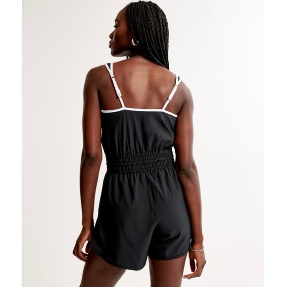 NWOT Abercrombie & Fitch Traveler Romper Black White Women’s Size Small - Picture 2 of 9